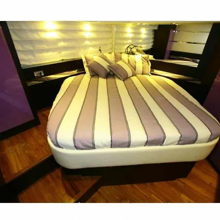 Yacht Botel