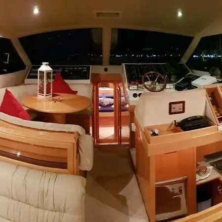 Yacht 3*
