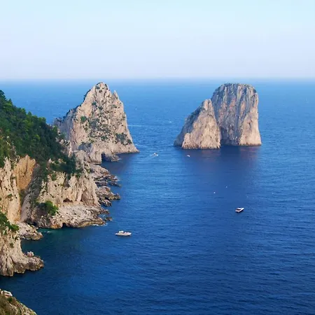 Yacht Botel Capri