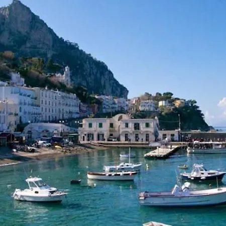 Yacht Botel Capri