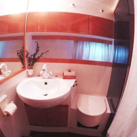 Yacht 3*