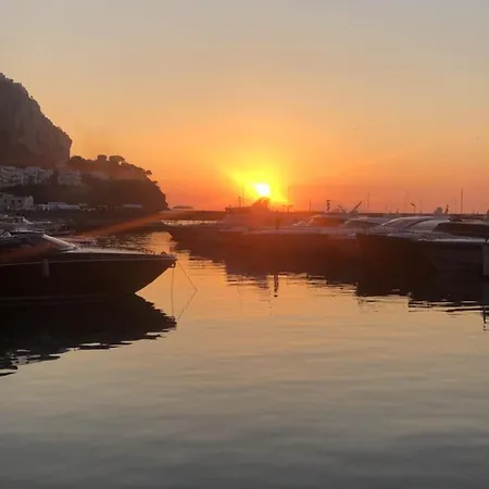 Yacht Hotel na wodzie