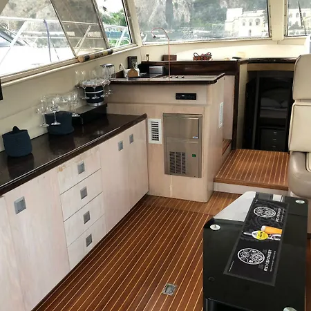 Yacht Capri