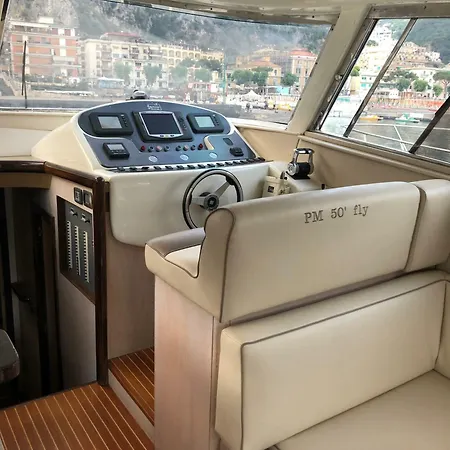 Hotel na wodzie Yacht