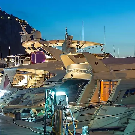 Yacht Hotel na wodzie Capri