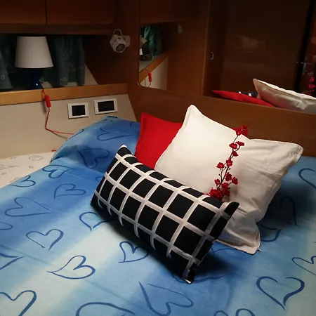 Yacht Hotel na wodzie 3*