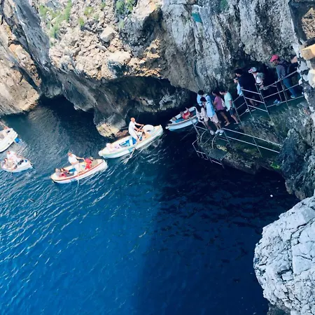 Úszó hotel Yacht Capri