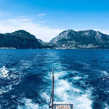 Úszó hotel Yacht Capri